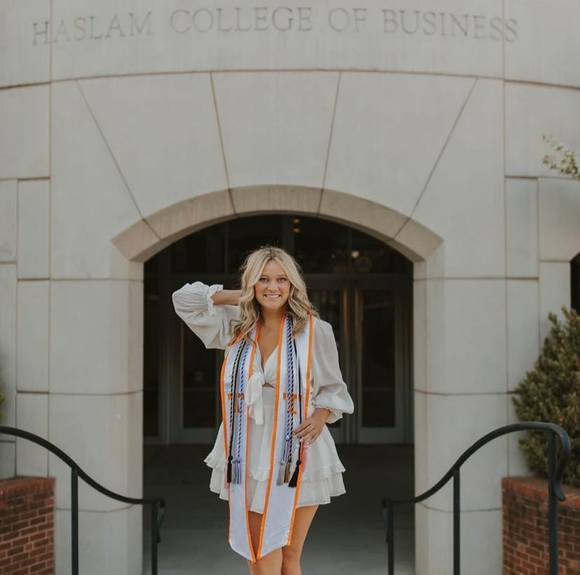 Meet your Posher, Lauren - Picture 1 of 1